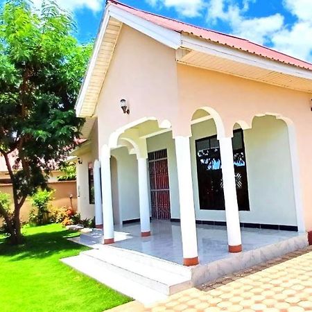Safi House Bed and Breakfast Boma la Ngombe Εξωτερικό φωτογραφία